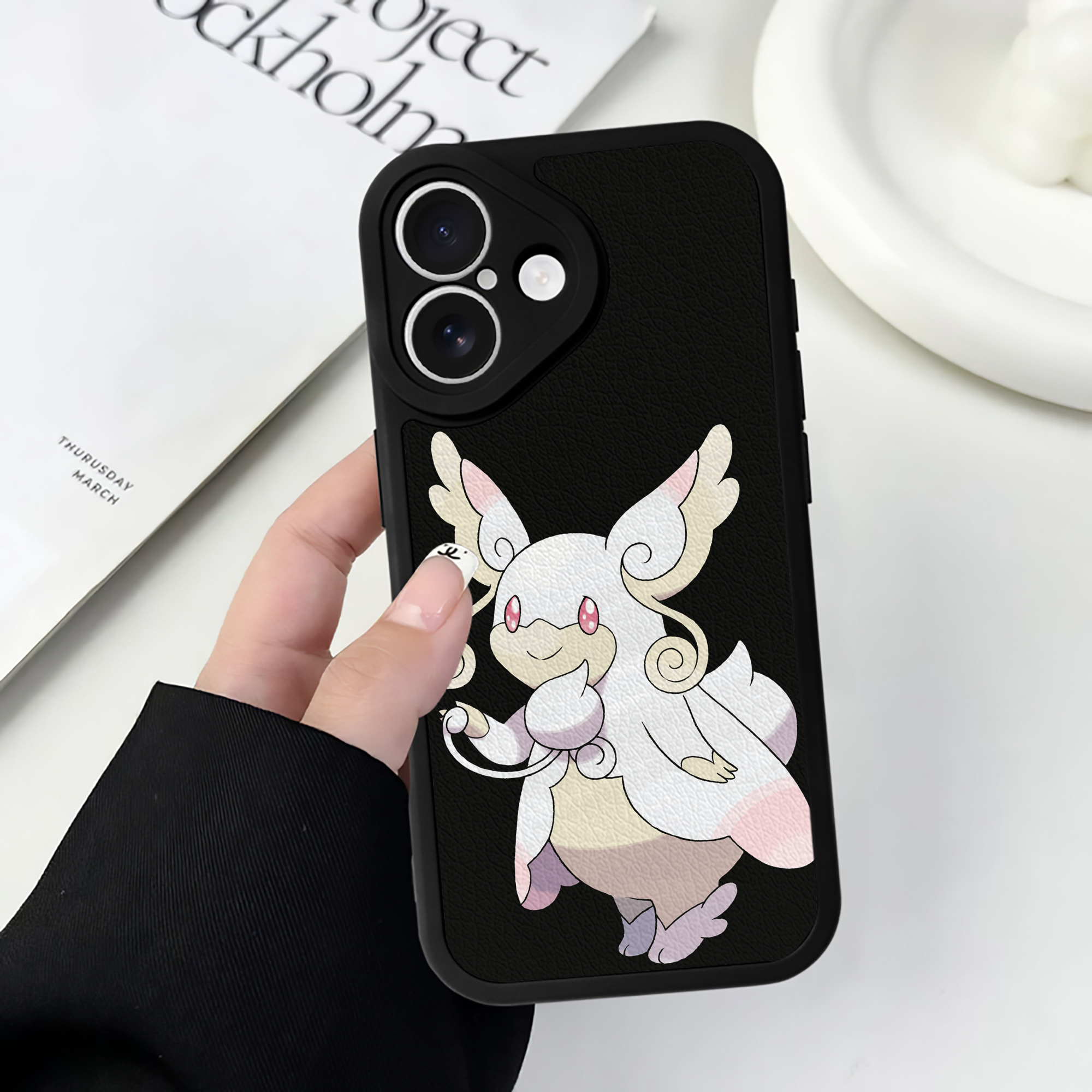 （画像用） ポケットモンスター Pokémon 【iPhone 16シリーズ対応】シリコンスマホケース（レザー調） 材質：シリコン